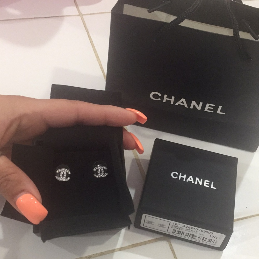 CHANEL CC Earrings 💯authentic